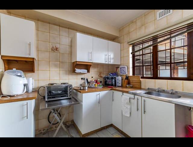 1 BEDROOM APARTMENT FOR SALE IN CLARENDON